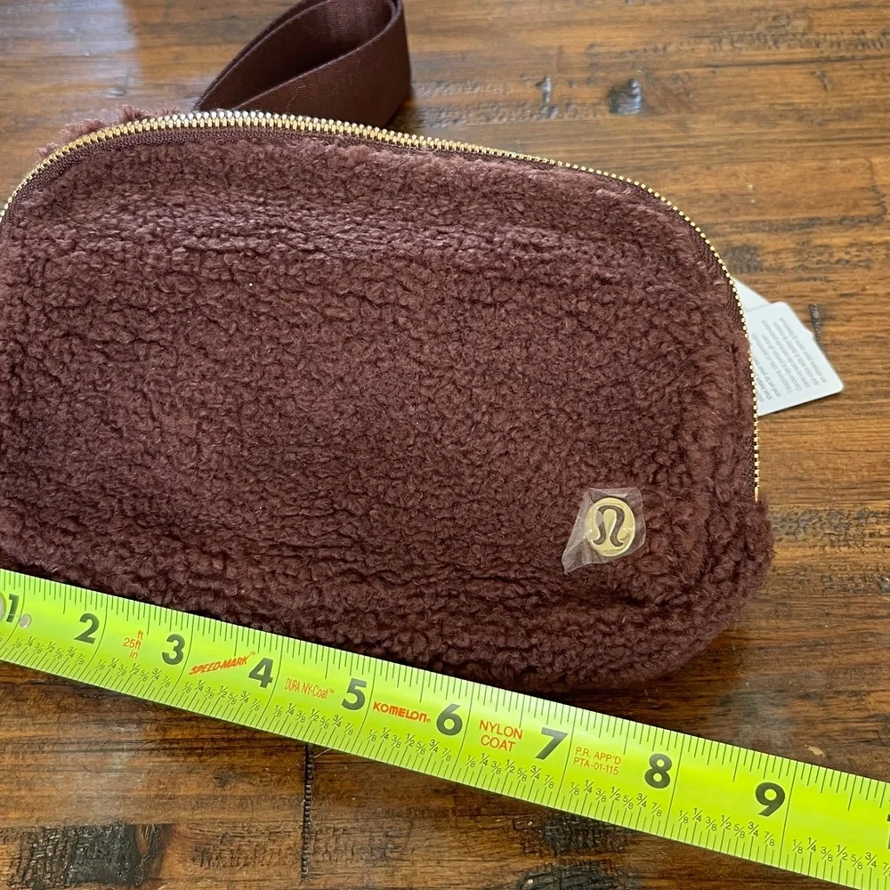 LuluLemon Fleece Everywhere Belt Bag BROWN - Picture 3 of 7
